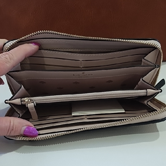 kate spade beige and black leather zip wallet - Picture 2 of 5